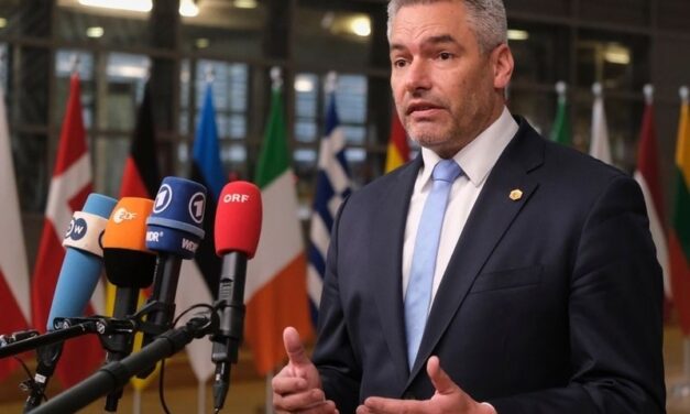 PUT U MOSKVU NAPRAVIO KARAMBOL U AUSTRIJSKOJ VLADI