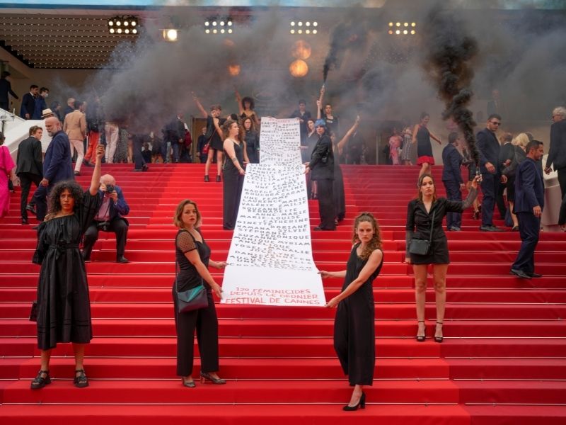PROTEST CRVENI TEPIH