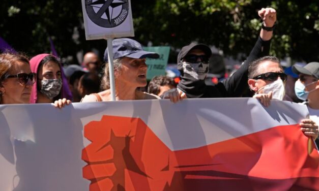 HILJADE LJUDI NA PROTESTU PROTIV PREDSTOJEĆEG SAMITA NATO