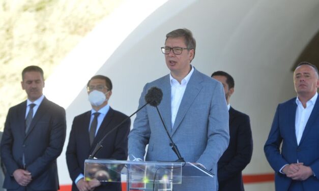 VUČIĆ: SVI MORAJU DA PLATE POREZ, PA I “VEČITI”