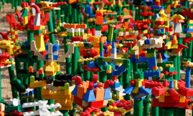 NAJVEĆI LAVIRINT U EVROPI U OBLIKU LEGO FIGURICE
