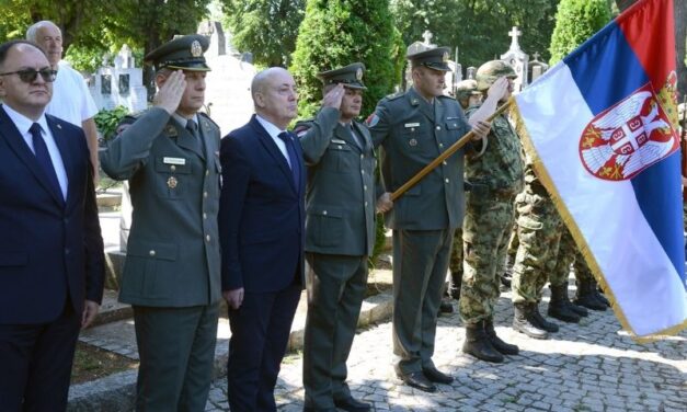 ODAVANJE POČASTI VELIKOM SRPSKOM VOJSKOVOĐI