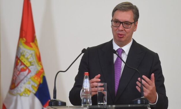VUČIĆ: PRIŠTINA ĆE POKUŠATI DA NATERA SRBIJE DA PORMENE TABLICE