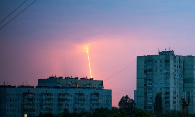 UKRAJINA: POGOĐENI CIVILNI OBJEKTI U NIKOLAJEVU