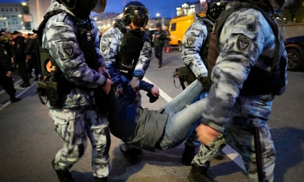 ŠIROM RUSIJE PROTESTI PROTIV MOBILIZACIJE, UHAPŠENO PREKO 1.000 LJUDI