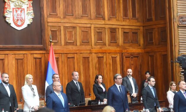 VUČIĆ NA SKUPŠTINI: ZALAGAĆU SE ZA VEĆU ULOGU SKUPŠTINE U VEZI KIM