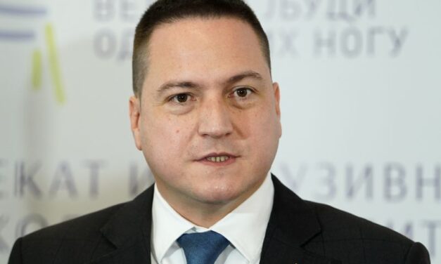 RUŽIĆ POTPISAO REŠENJE O SMENI DIREKTORKE OŠ ĐURA JAKŠIĆ