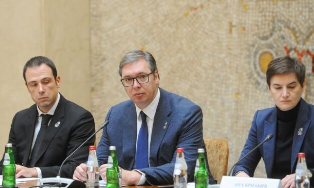 VUČIĆ: NE ODUSTAJEMO OD ODGOVORNE POLITIKE MIRA I STABILNOSTI