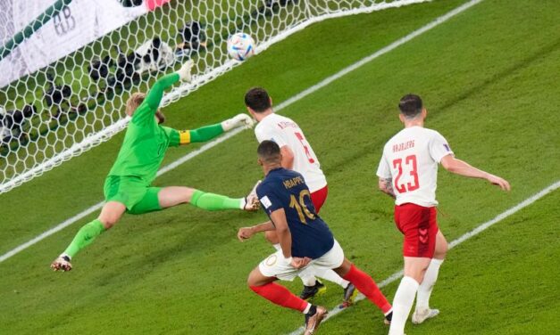 FRANCUSKA POBEDOM NAD DANSKOM OBEZBEDILA OSMINU FINALA