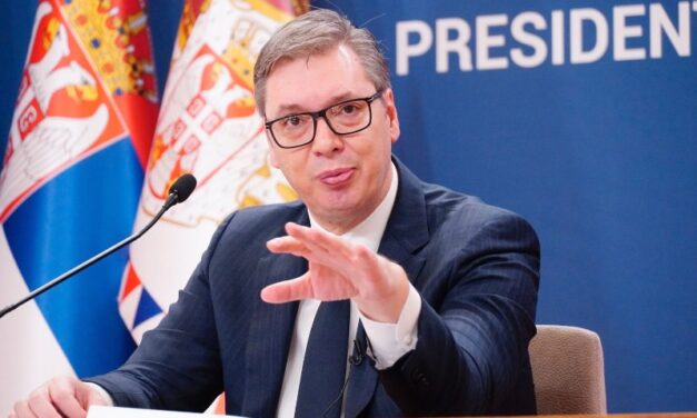 VUČIĆ: PONOSAN SAM ŠTO SMO SAČUVALI MIR I POVEĆALI STANDARD GRAĐANA