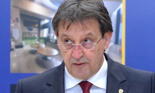 GAŠIĆ: PRIVEDENA TROJICA OSUMNJIČENIH ZA NAPAD NA DEJANA VUKA STANKOVIĆA
