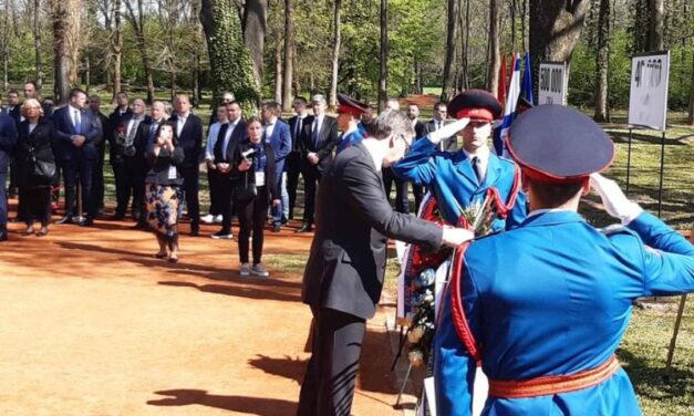 HILJADE LJUDI NA MOLITVENOM POMENU JASENOVAČKIM ŽRTVAMA U DONJOJ GRADINI