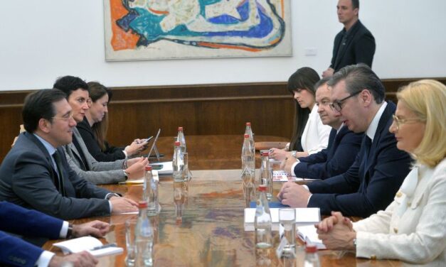 VUČIĆ SA ALBARESOM O KIM, EVROINTEGRACIJAMA, DEŠAVANJIMA U SVETU