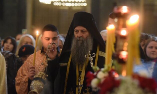 PATRIJARH PORFIRIJE SLUŽI PONOĆNU VASKRŠNJU LITURGIJU U HRAMU SVETOG SAVE