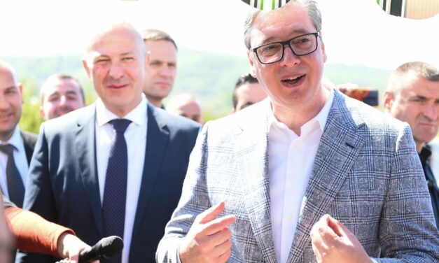 VUČIĆ: OSTVARIĆEMO RAST OD 2,5 ODSTO