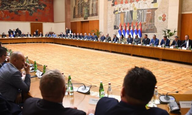 VUČIĆ: SITUCIJA NA KIM TEŠKA, NEZADOVOLJSTVO SRBA DOSTIŽE VRHUNAC