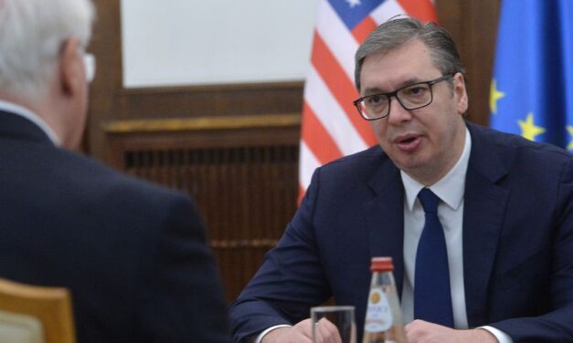 VUČIĆ OTKRIO DETALJE SASTANKA SA HILOM