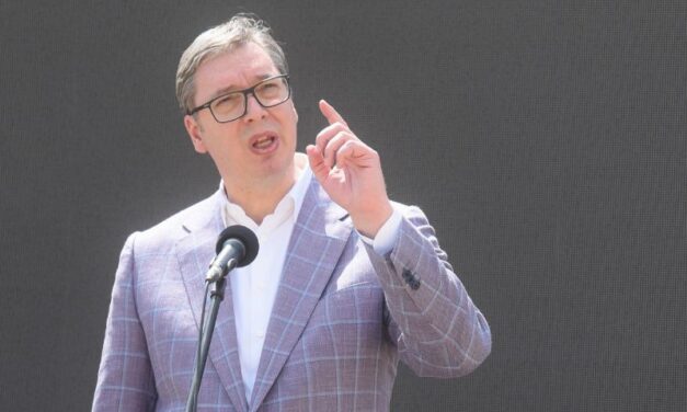 VUČIĆ:SPREMAN SAM I NA REFERENDUM DA SE PROVERI MOJ LEGITIMITET