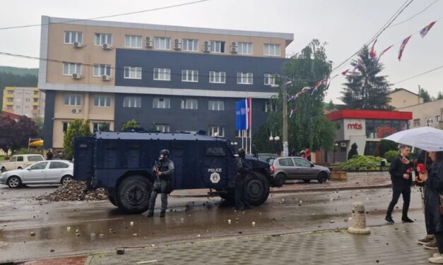 ZGRADU OPŠTINE U LEPOSAVIĆU ČUVA VIŠE OD 30 PRIPADNIKA TZV KOSOVSKE POLICIJE