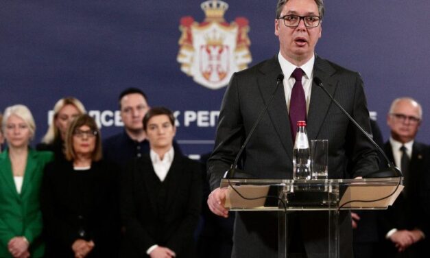 VUČIĆ: POOŠTRAVAMO USLOVE ZA DRŽANJE ORUŽJA, RAZORUŽAĆEMO SRBIJU