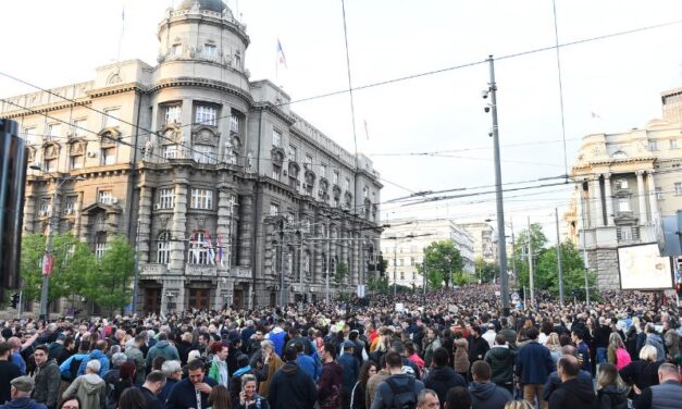 ANALITIČARI: DRŽAVA BRZO DONELA MERE BEZBEDNOSTI, OPOZICIJA POLITIZUJE SITUACIJU