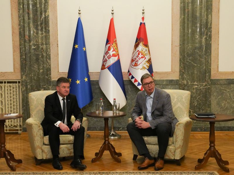 vučić lajčak