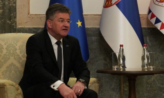 LAJČAK:SA VUČIĆEM I PETKOVIĆEM O DALJEM PUTU I NAPRETKU IMPLEMENTACIJE SPORAZUMA