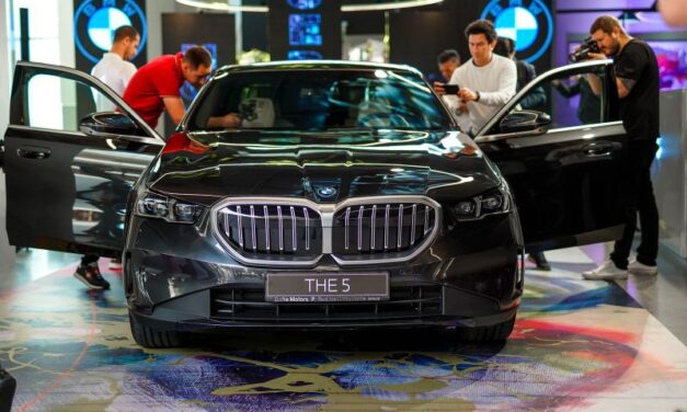 PREDSTAVLJENA NOVA SERIJA BMW5,U PRODAJI KOD NAS KRAJEM GODINE 63.000-110.000 €