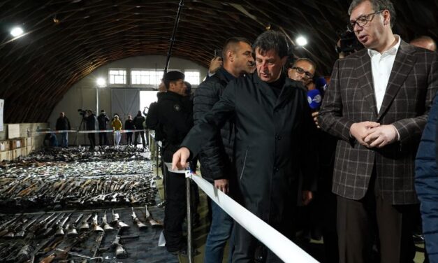 VUČIĆ: NEĆEMO SMENITI GAŠIĆA