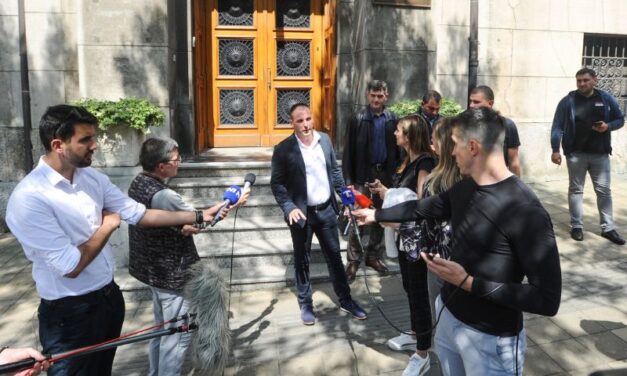 KRAJ BLOKADA: POLJOPRIVREDNICI POTPISALI SPORAZUM SA VLADOM