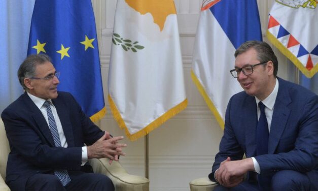 VUČIĆ ZAHVALIO SENATORIMA MARFIJU I PITERSU NA PODRŠCI DIJALOGU SA PRIŠTINOM