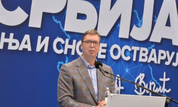 VUČIĆ: SPREMAN SAM ZA RAZGOVORE, ALI NE I NA UCENE