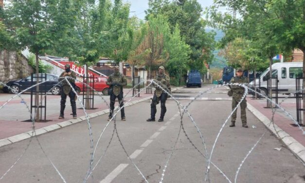 PRIPADNICI TZV. KOSOVSKE POLICIJE PROVOCIRALI SRBE U ZVEČANU