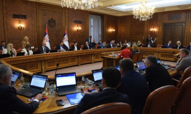 VLADA USVOJILA PREDLOG ZAKONA O 10.000 DINARA ZA SVAKO DETE DO 16 GODINA