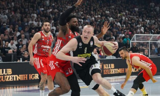 OBRADOVIĆ ČESTITAO IGRAČIMA NAKON POBEDE, IVANOVIĆ PORUČUJE- JOŠ IMA NADE