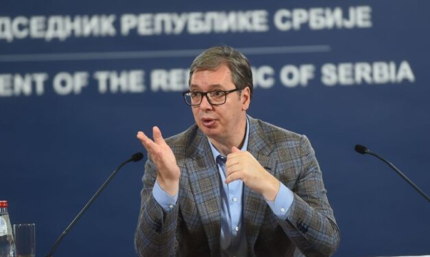 VUČIĆ: TRAŽIMO DA SE POVUKU SPECIJALNE SNAGE I OSLOBODE NEVINI SRBI NA KIM