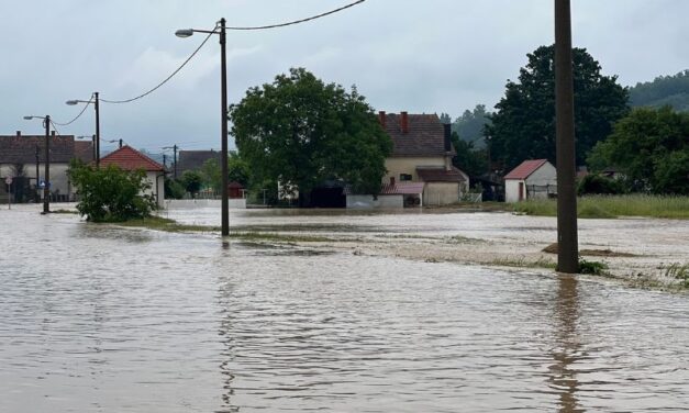 VANREDNA SITUACIJA U 53 GRADA I OPŠTINE, EVAKUISANO VIŠE OD 300 LJUDI