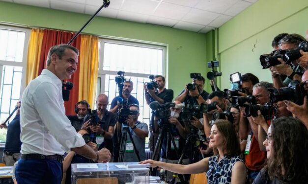 PRVI ZVANIČNI REZULTATI: MICOTAKISU POBEDA, IMAĆE 157 MESTA U PARLAMENTU