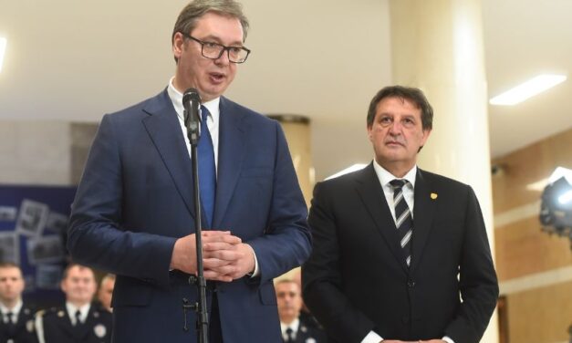 VUČIĆ: PRE KRAJA GODINE POLICIJI ZNAČAJNO POVEĆANJE PLATA