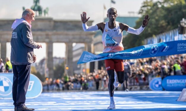 ELIUD KIPČOGE REKORDNI PETI PUT POBEDIO NA MARATONSKOJ TRCI U BERLINU