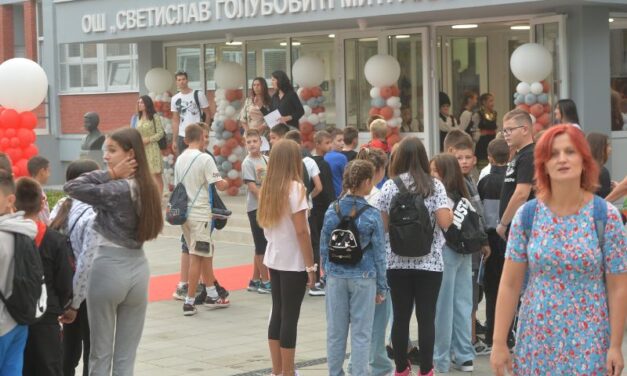 MINISTARSTVO:PRIBLIŽNO 60.000 ĐAKA POHAĐA NASTAVU NA MANJINSKIM JEZICIMA
