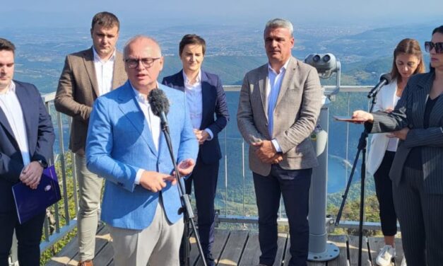 EKOLOŠKI AKTIVISTI NISU SREČILI POČETAK IZGRADNJE VIDIKOVCA NA KABLARU