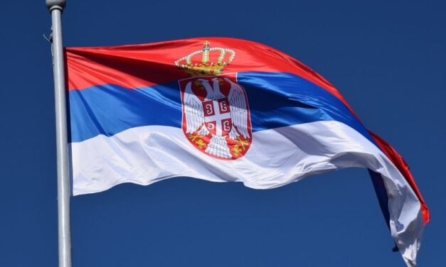 Predsednik Vučić pristupio Pokretu za narod i državu