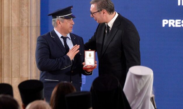 VIDOVDAN: Predsednik uručuje odlikovanja