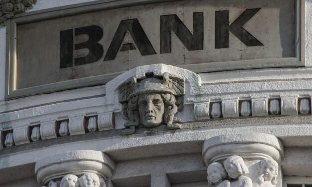 NEOBIČNA PLJAČKA: Zarobili bankare, a ostavili novac!