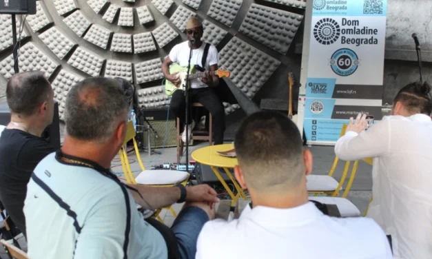 KEZAJA DŽONS akustičnim koncertom najavio večerašnji koncert u BG