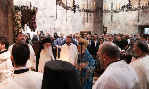 Premijer VUČEVIĆ prisustvuje vidovdanskoj liturgiji U RAVANICI