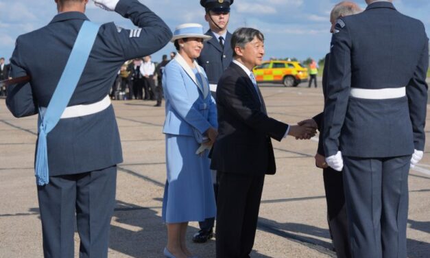 POSETA JEDNOG CARA: Japanski car Naruhito stigao u zvaničnu posetu Velikoj Britaniji