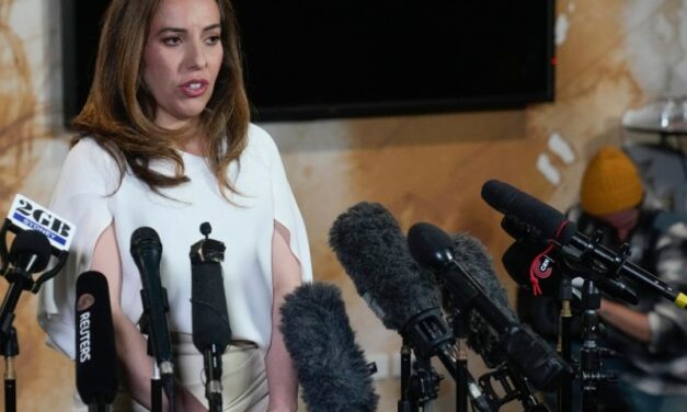 STELA ASANŽ: Džulijan nije trebalo da provede dan u zatvoru