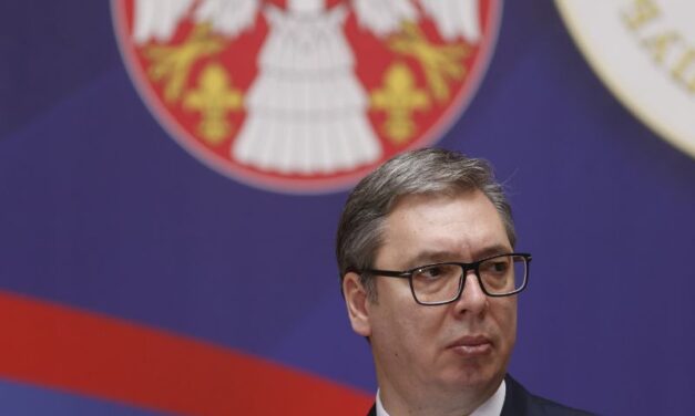 Vučić na samitu u Tirani